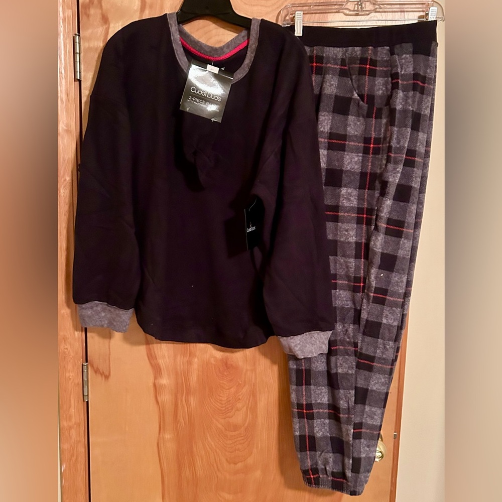 Cuddl Duds Black and Gray Plaid Pajama Set with headband NWT